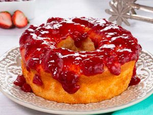 Bolo-de-iogurte-com-geleia-de-morango1